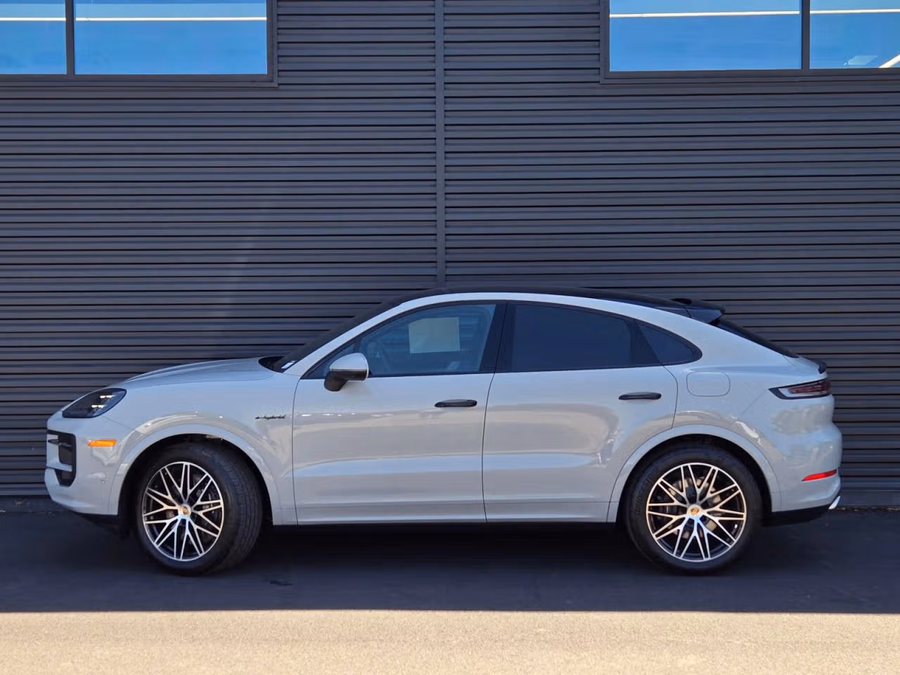 2025 Porsche Cayenne Coup E-Hybrid - Photo 12