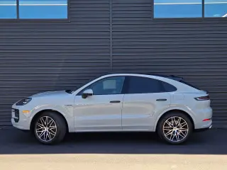 2025 Porsche Cayenne Coup E-Hybrid - Photo 13