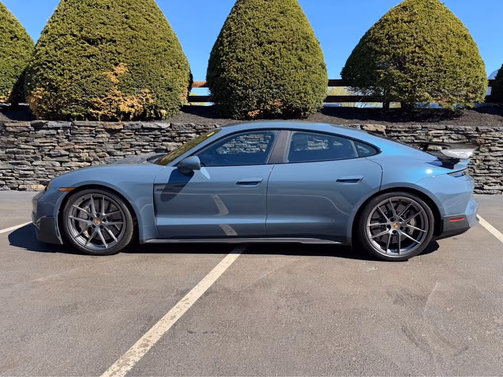 2025 Porsche Taycan Turbo GT - Photo 12