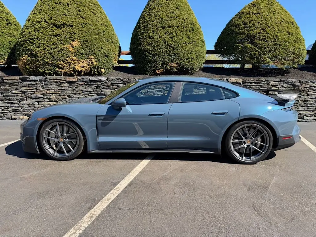 2025 Porsche Taycan Turbo GT - Photo 16